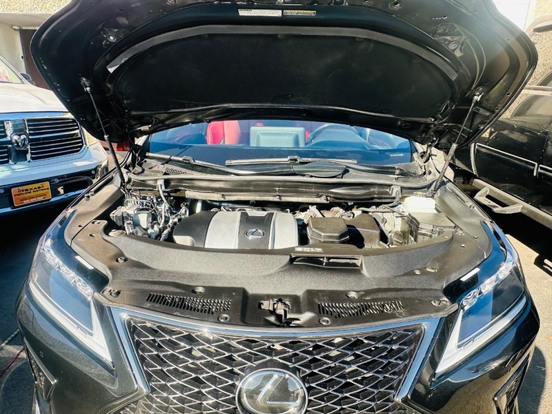 Lexus RX Vehicle Full-screen Gallery Image 50