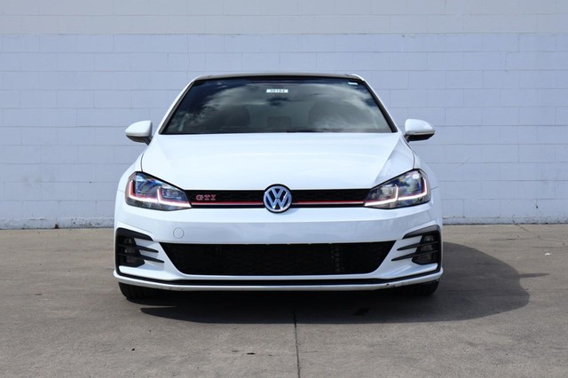 2020 Volkswagen Golf GTI SE's photo