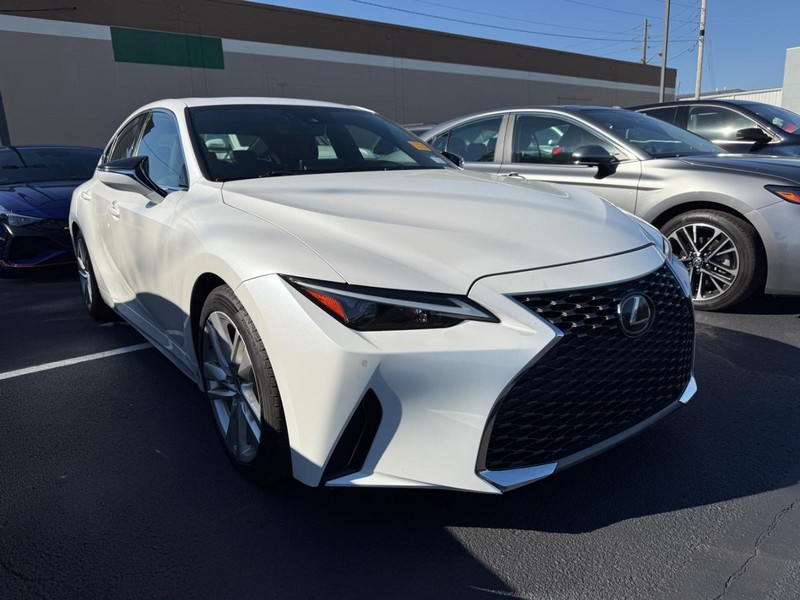 2021 Lexus IS