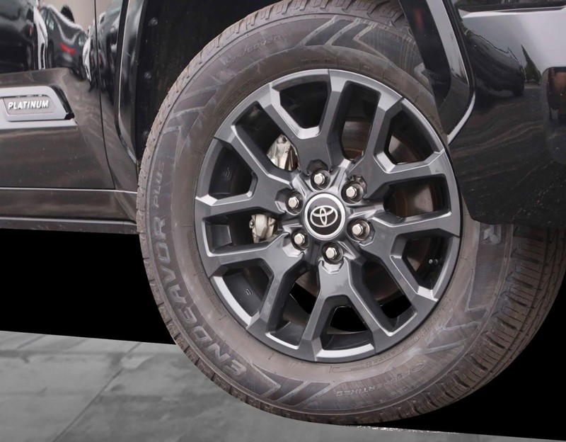Toyota Tundra 4WD Vehicle Full-screen Gallery Image 3
