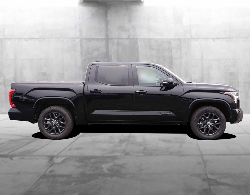 Toyota Tundra 4WD Vehicle Full-screen Gallery Image 5