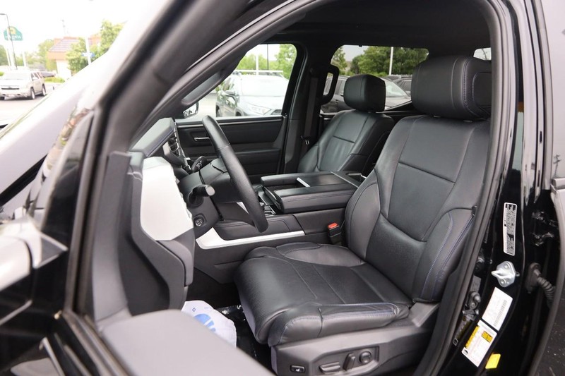 Toyota Tundra 4WD Vehicle Full-screen Gallery Image 7