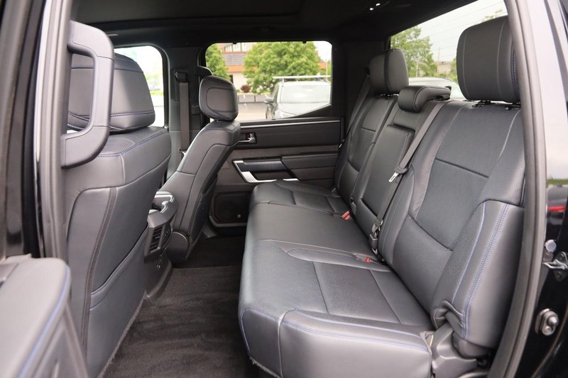 Toyota Tundra 4WD Vehicle Full-screen Gallery Image 8
