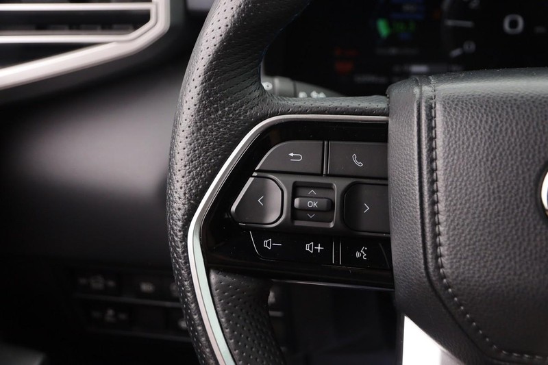 Toyota Tundra 4WD Vehicle Full-screen Gallery Image 10