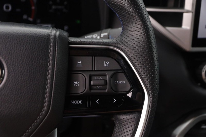 Toyota Tundra 4WD Vehicle Full-screen Gallery Image 11