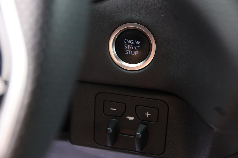 Toyota Tundra 4WD Vehicle Full-screen Gallery Image 13