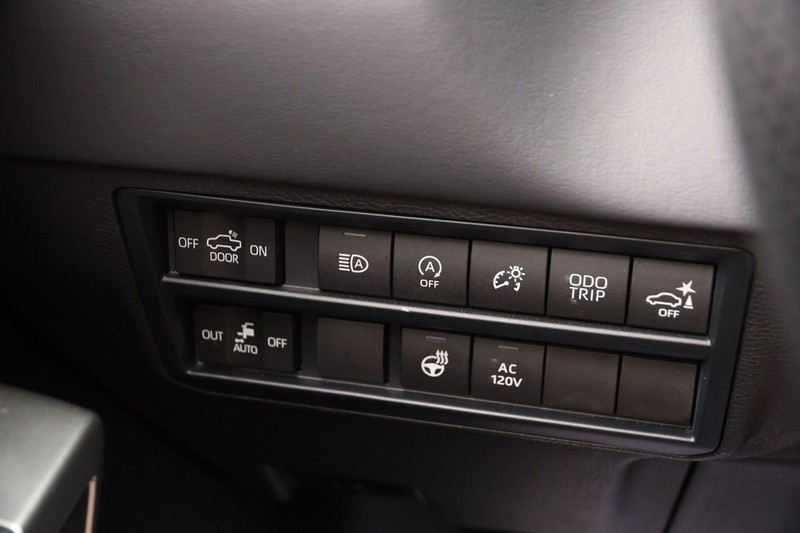 Toyota Tundra 4WD Vehicle Full-screen Gallery Image 18