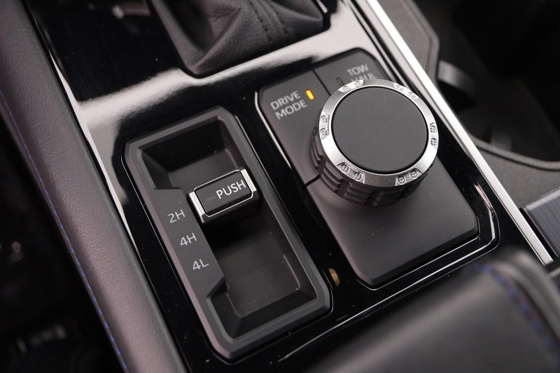 Toyota Tundra 4WD Vehicle Full-screen Gallery Image 19
