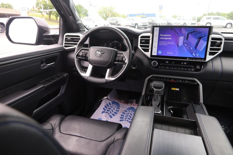 Toyota Tundra 4WD Vehicle Full-screen Gallery Image 21