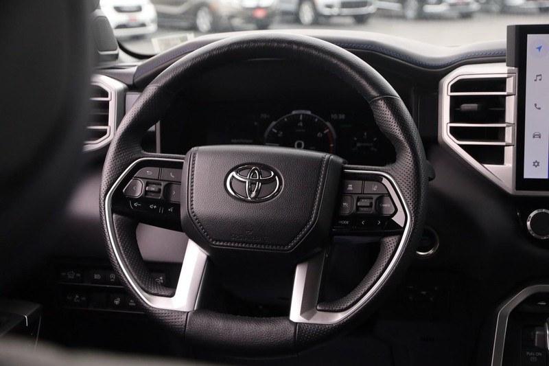 Toyota Tundra 4WD Vehicle Full-screen Gallery Image 22