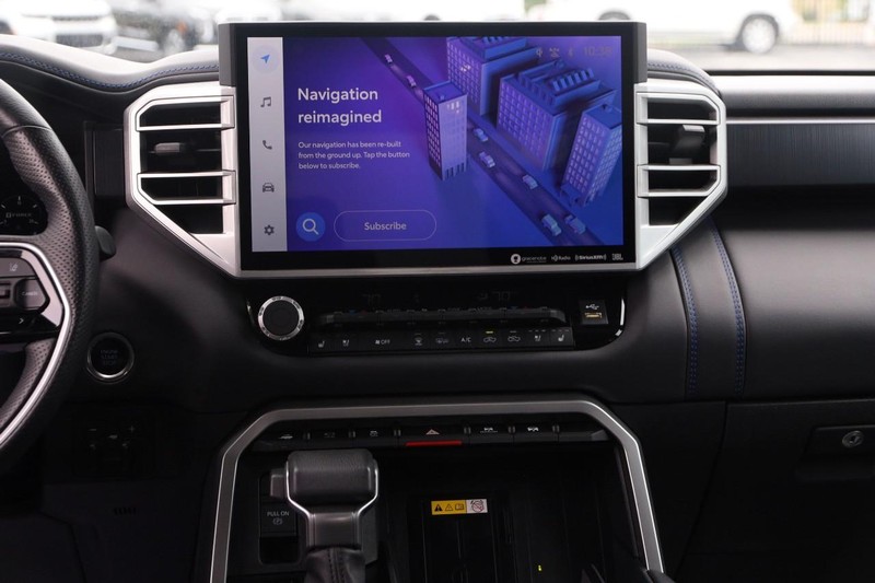 Toyota Tundra 4WD Vehicle Full-screen Gallery Image 23