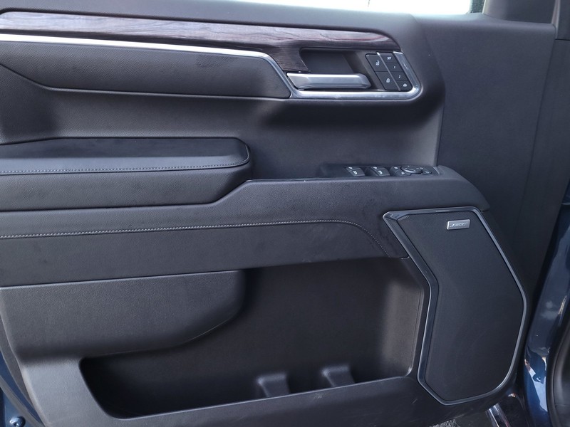 Chevrolet Silverado 1500 Vehicle Full-screen Gallery Image 09