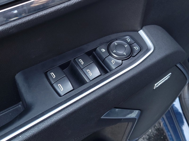 Chevrolet Silverado 1500 Vehicle Full-screen Gallery Image 10