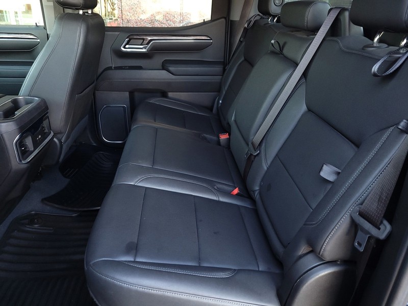 Chevrolet Silverado 1500 Vehicle Full-screen Gallery Image 11