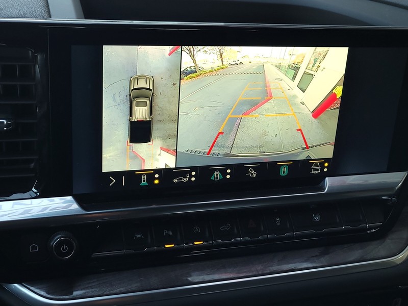 Chevrolet Silverado 1500 Vehicle Full-screen Gallery Image 15