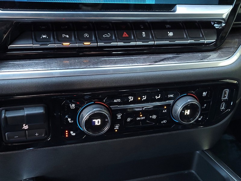 Chevrolet Silverado 1500 Vehicle Full-screen Gallery Image 19