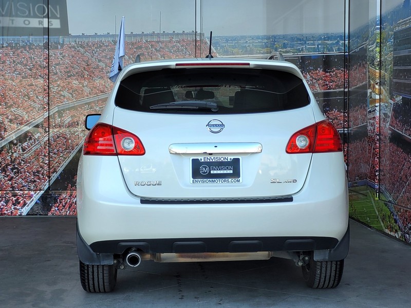 Nissan Rogue Vehicle Full-screen Gallery Image 07
