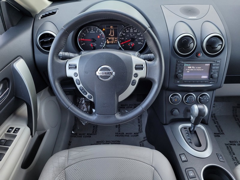 Nissan Rogue Vehicle Full-screen Gallery Image 13