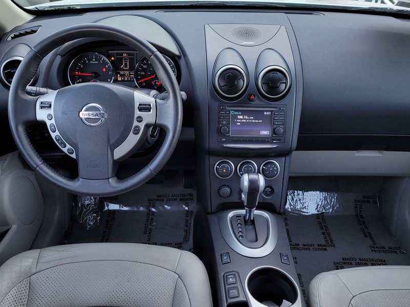 Nissan Rogue Vehicle Full-screen Gallery Image 14