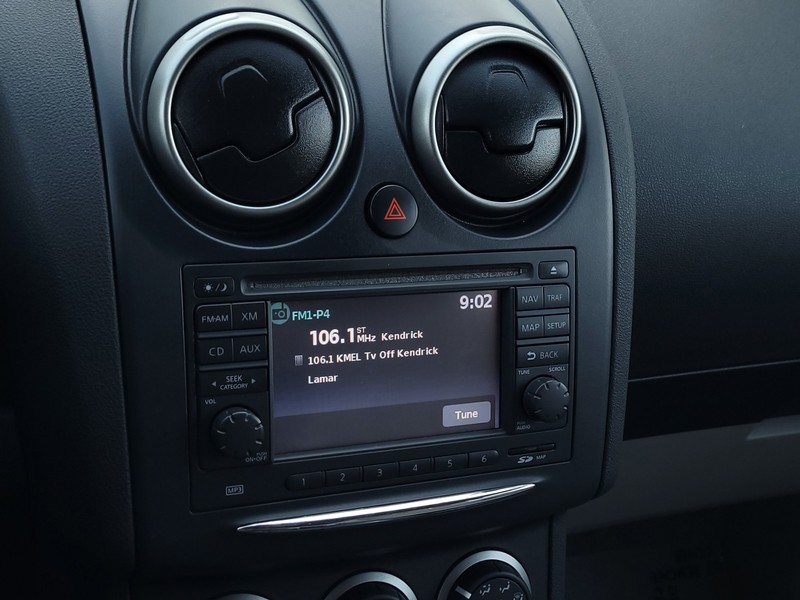 Nissan Rogue Vehicle Full-screen Gallery Image 15