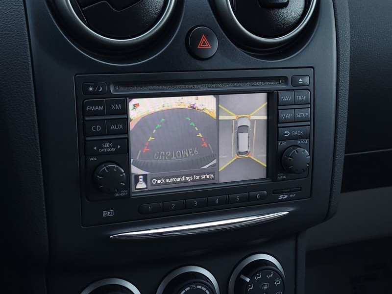 Nissan Rogue Vehicle Full-screen Gallery Image 16