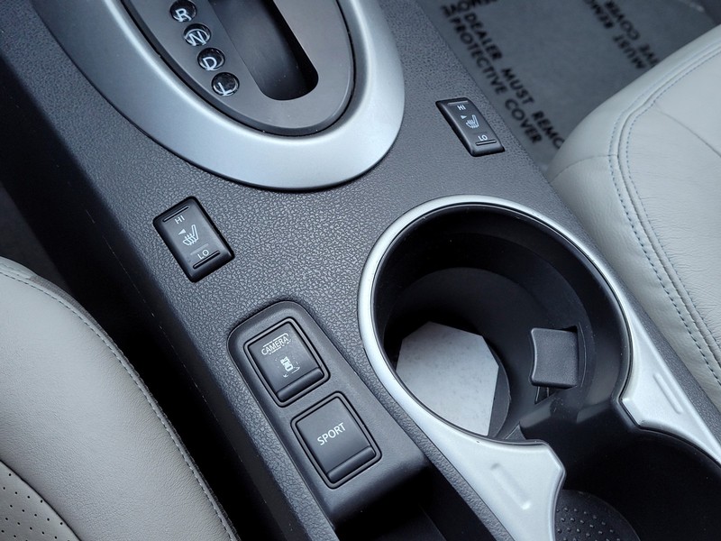 Nissan Rogue Vehicle Full-screen Gallery Image 22