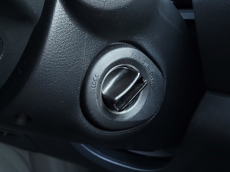 Nissan Rogue Vehicle Full-screen Gallery Image 24