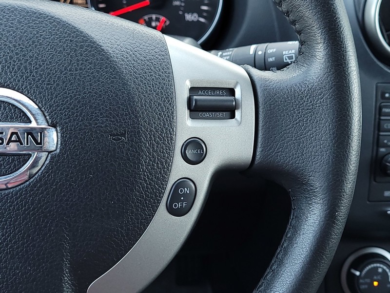 Nissan Rogue Vehicle Full-screen Gallery Image 25