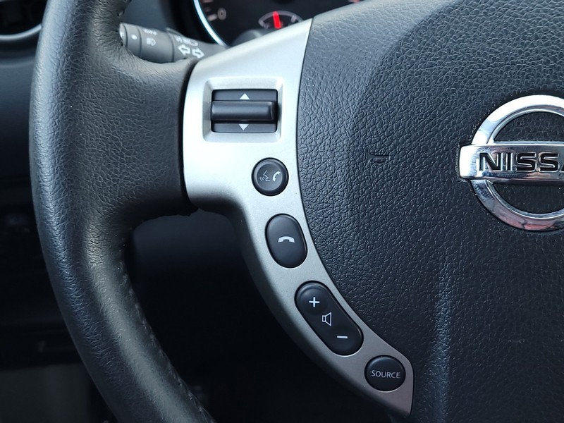 Nissan Rogue Vehicle Full-screen Gallery Image 26