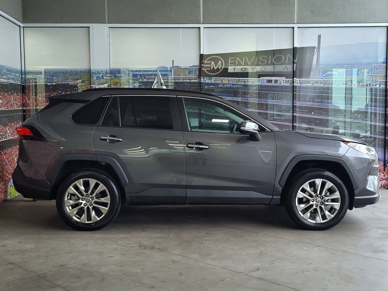 Toyota RAV4 Vehicle Full-screen Gallery Image 04