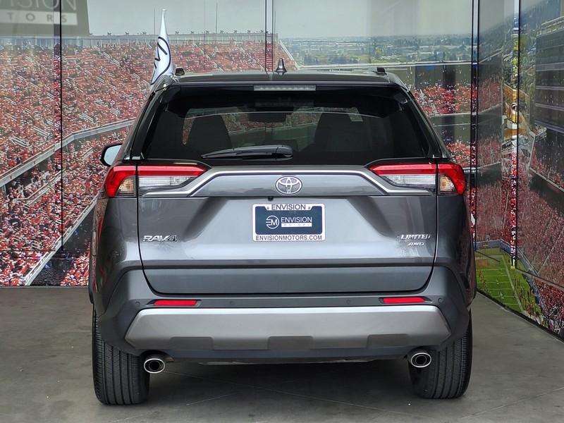 Toyota RAV4 Vehicle Full-screen Gallery Image 07