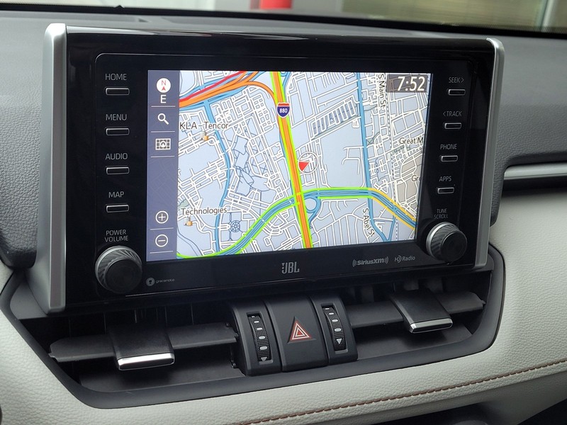 Toyota RAV4 Vehicle Full-screen Gallery Image 15