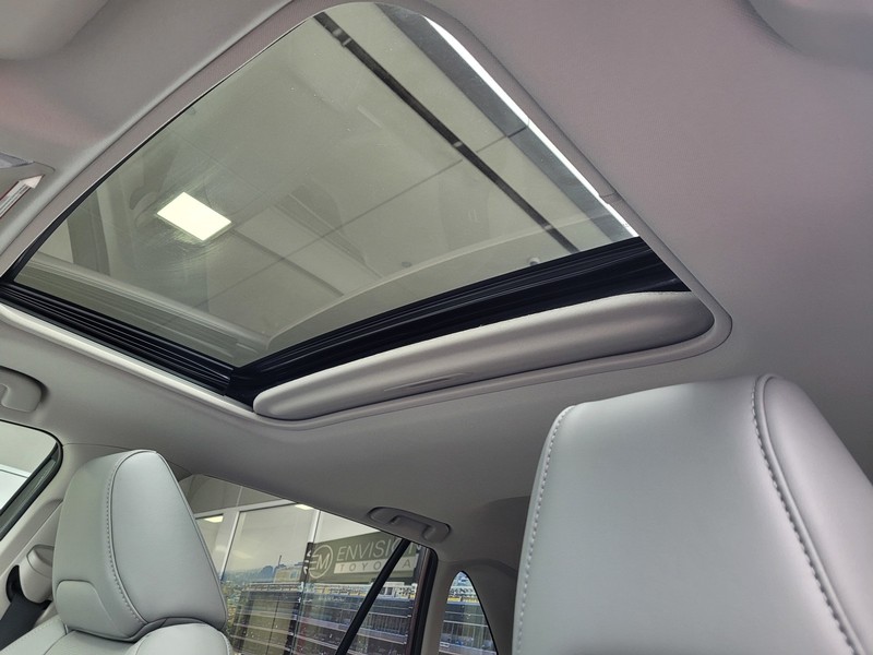 Toyota RAV4 Vehicle Full-screen Gallery Image 19