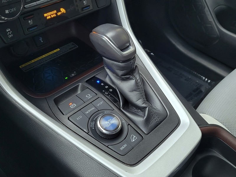 Toyota RAV4 Vehicle Full-screen Gallery Image 20