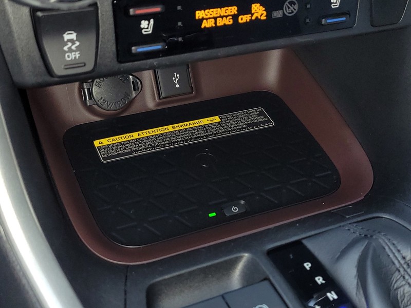 Toyota RAV4 Vehicle Full-screen Gallery Image 22