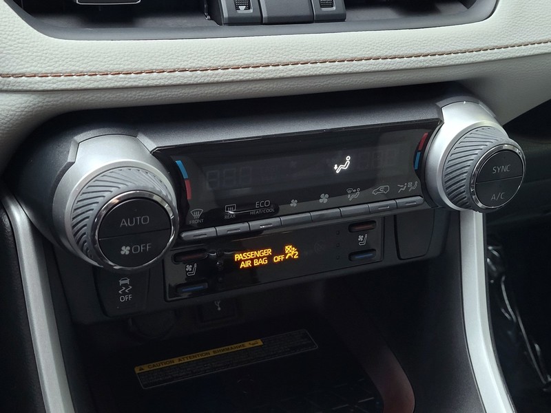 Toyota RAV4 Vehicle Full-screen Gallery Image 23