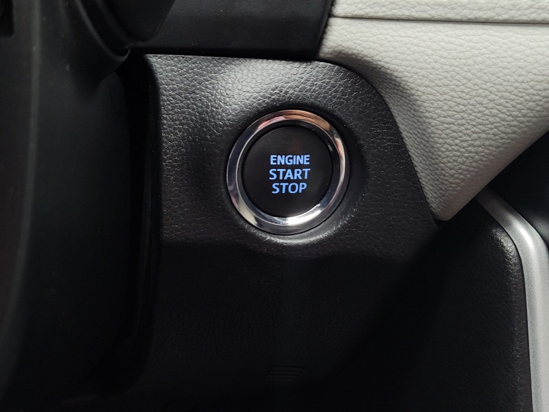 Toyota RAV4 Vehicle Full-screen Gallery Image 24