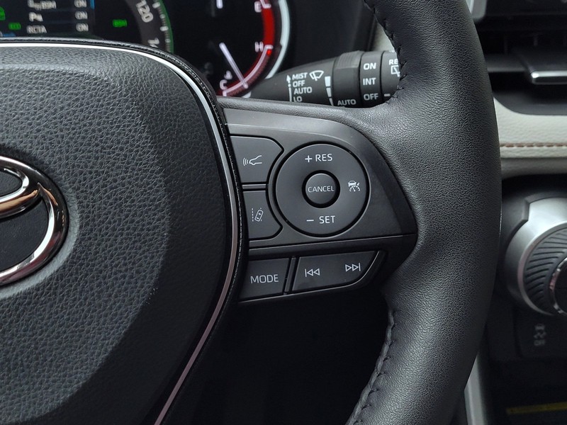 Toyota RAV4 Vehicle Full-screen Gallery Image 25