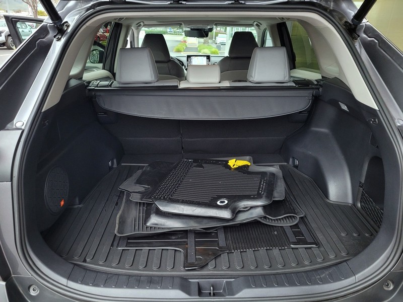 Toyota RAV4 Vehicle Full-screen Gallery Image 28