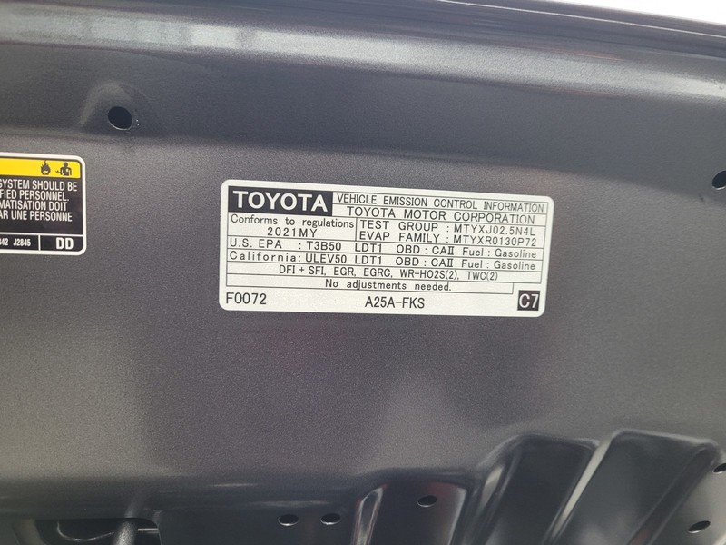Toyota RAV4 Vehicle Full-screen Gallery Image 31