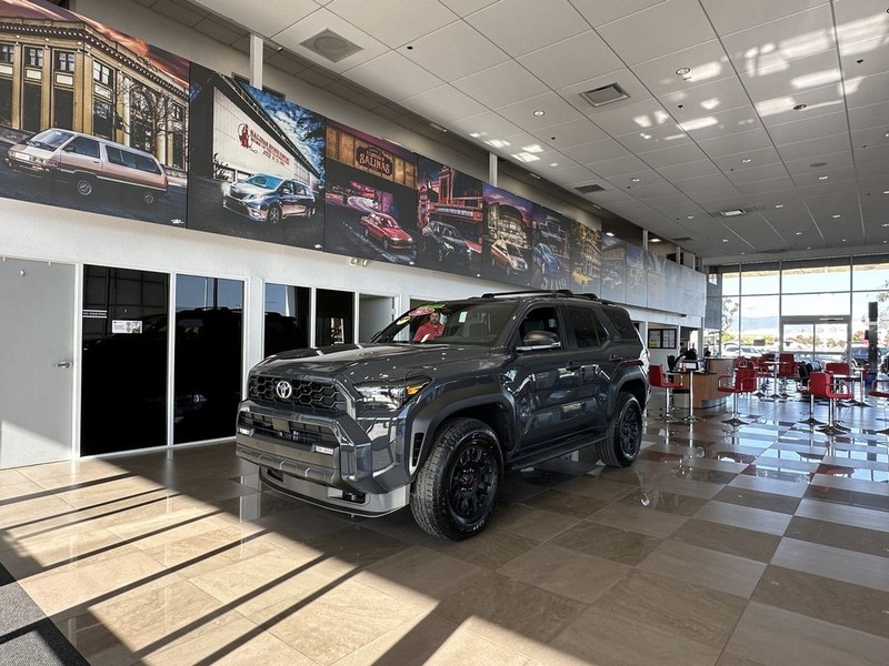 Toyota Tacoma Vehicle Full-screen Gallery Image 35