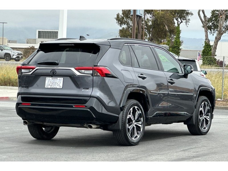 Toyota RAV4 Prime Vehicle Full-screen Gallery Image 04