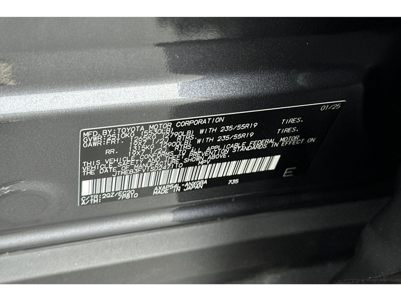Toyota RAV4 Prime Vehicle Full-screen Gallery Image 35