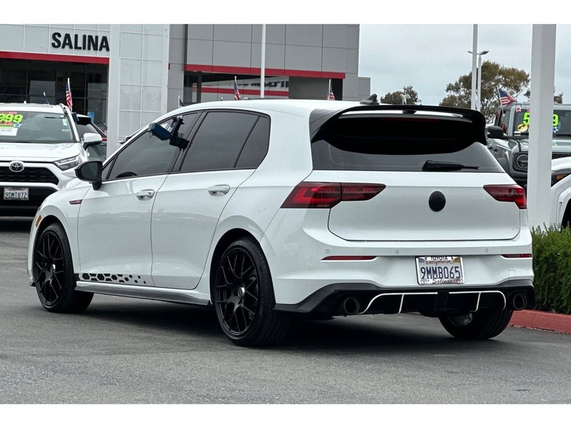 Volkswagen Golf GTI Vehicle Full-screen Gallery Image 06
