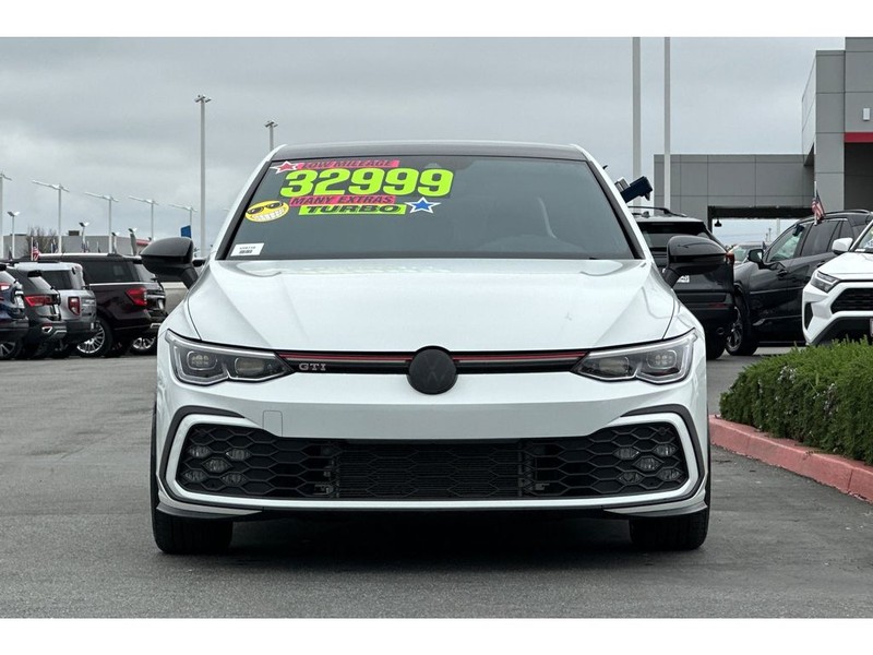 Volkswagen Golf GTI Vehicle Full-screen Gallery Image 09