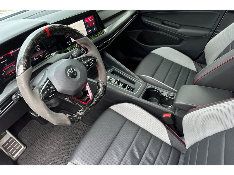 Volkswagen Golf GTI Vehicle Full-screen Gallery Image 10