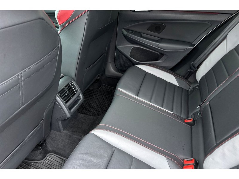 Volkswagen Golf GTI Vehicle Full-screen Gallery Image 13
