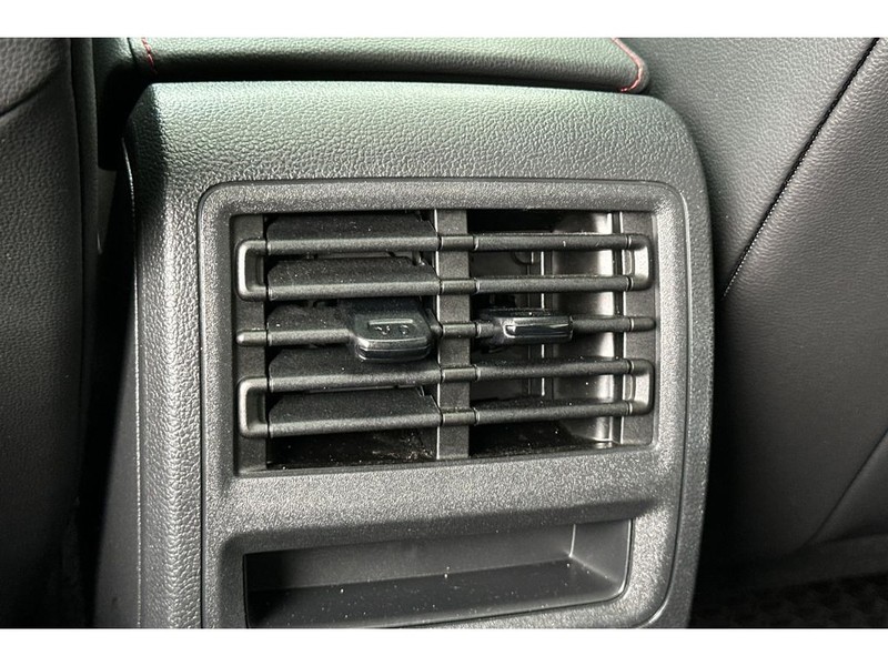 Volkswagen Golf GTI Vehicle Full-screen Gallery Image 14