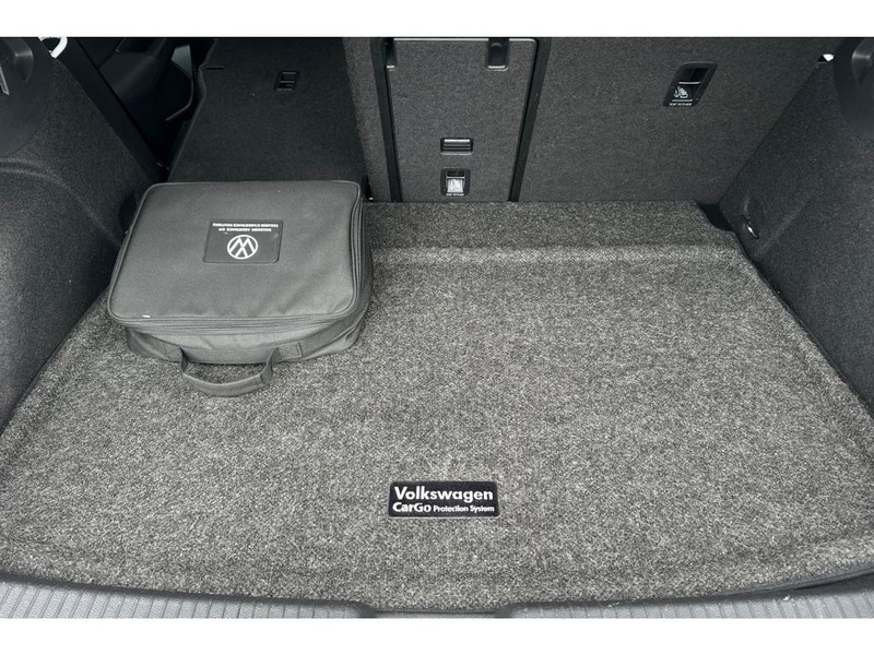 Volkswagen Golf GTI Vehicle Full-screen Gallery Image 17