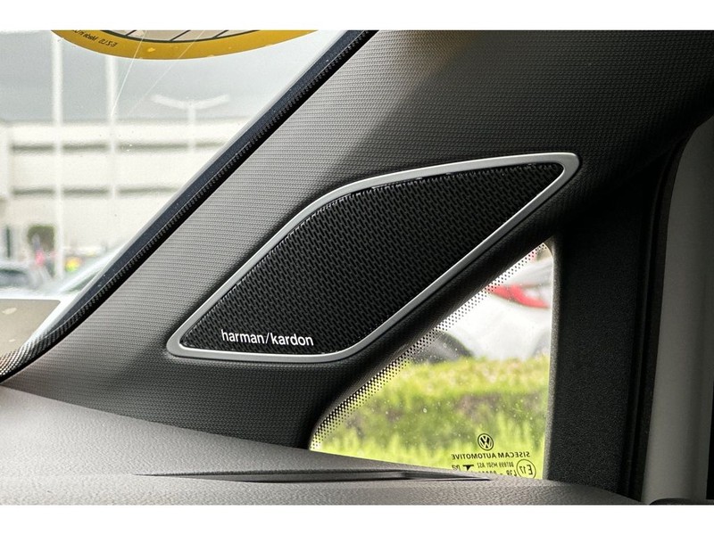 Volkswagen Golf GTI Vehicle Full-screen Gallery Image 21